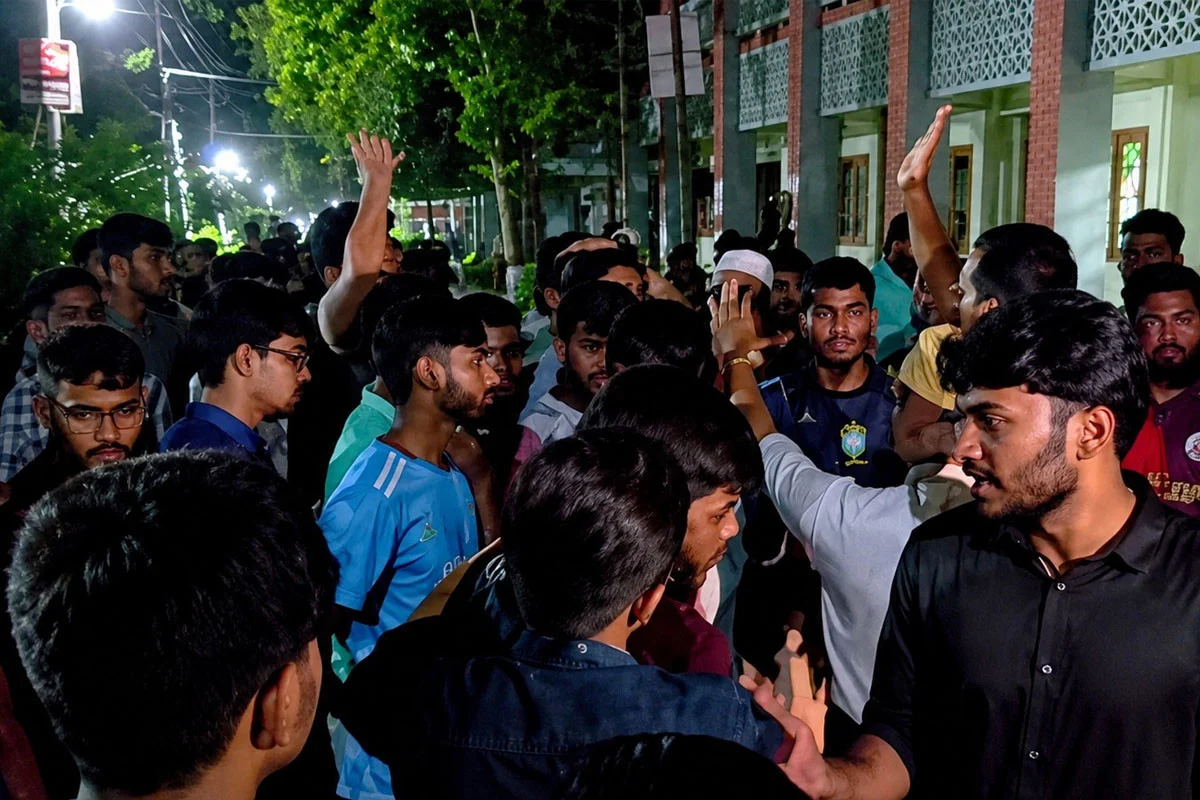 চেয়ারে বসা নিয়ে রাবির দুই বিভাগের শিক্ষার্থীদের সংঘর্ষ, আহত ৪